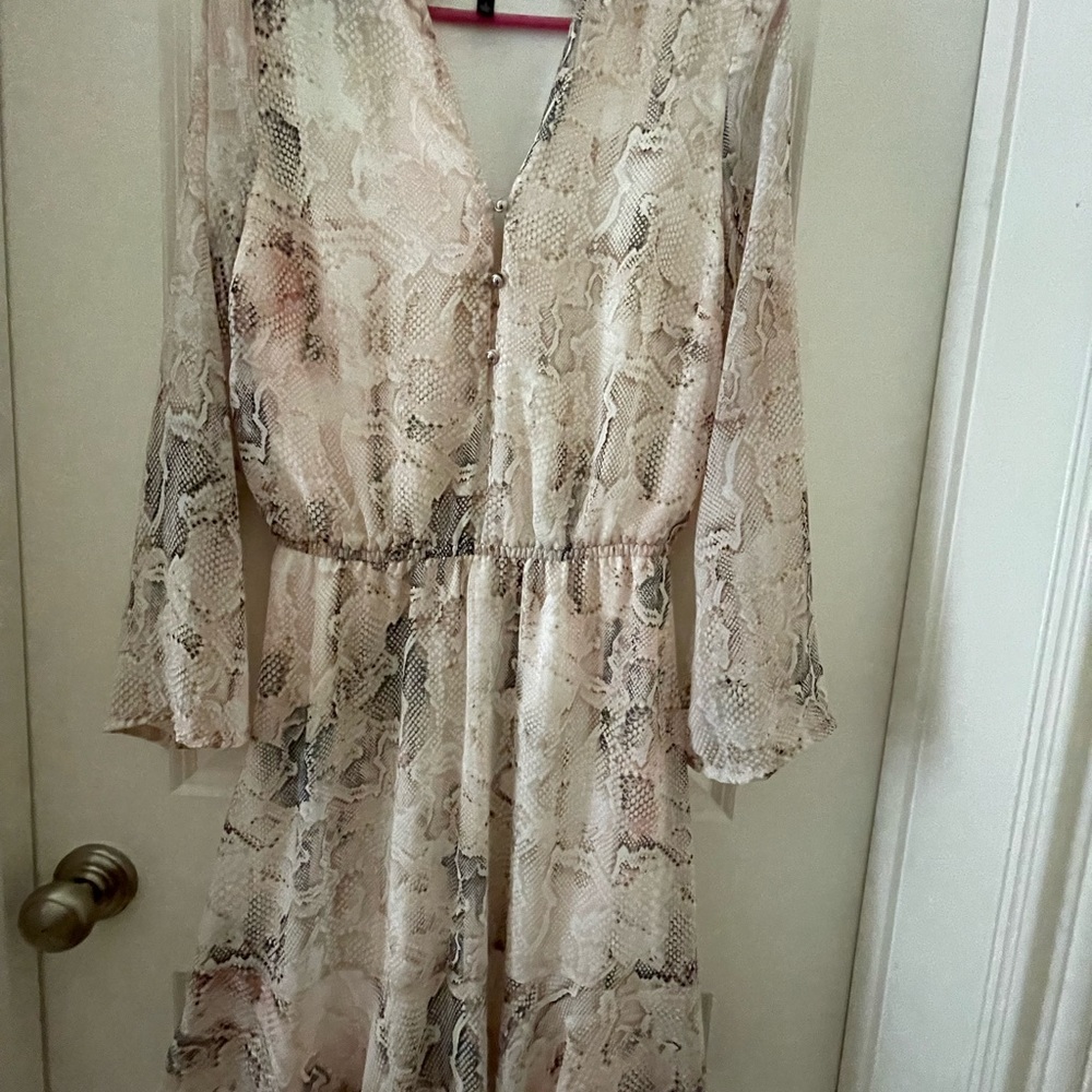 WhiteHouseBlackMarket - Picture 2 of 2